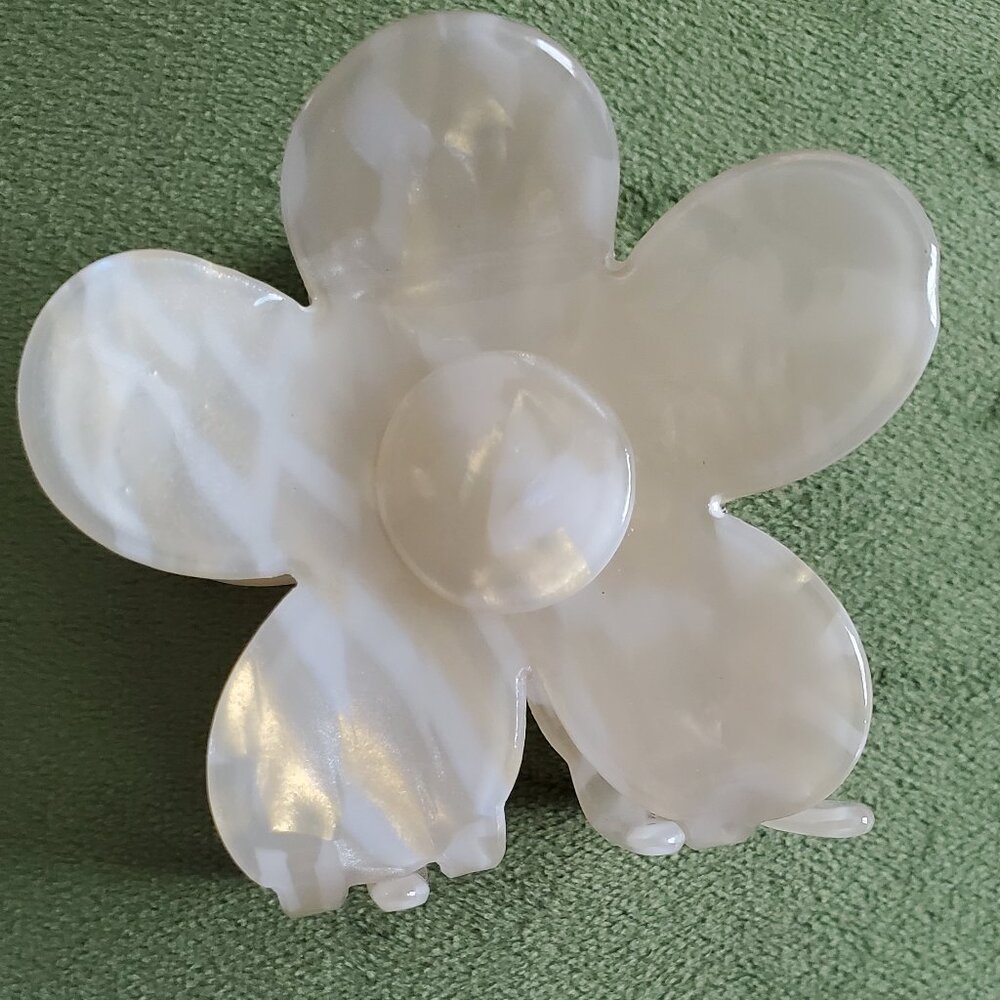 Daisy Claw Clip